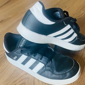 Boys Addidas low tops